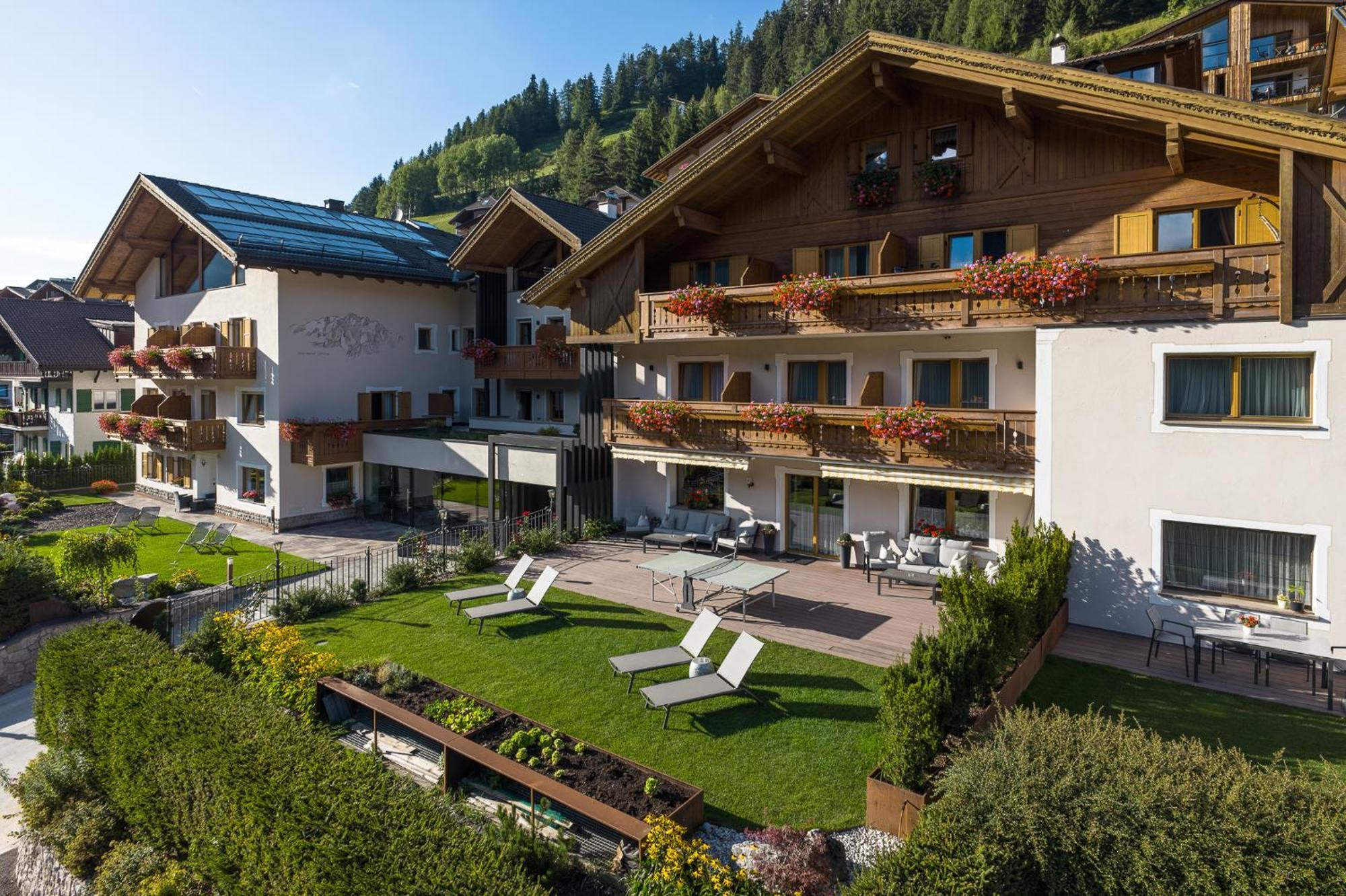 Hotel Vernel Santa Cristina Val Gardena Exterior photo